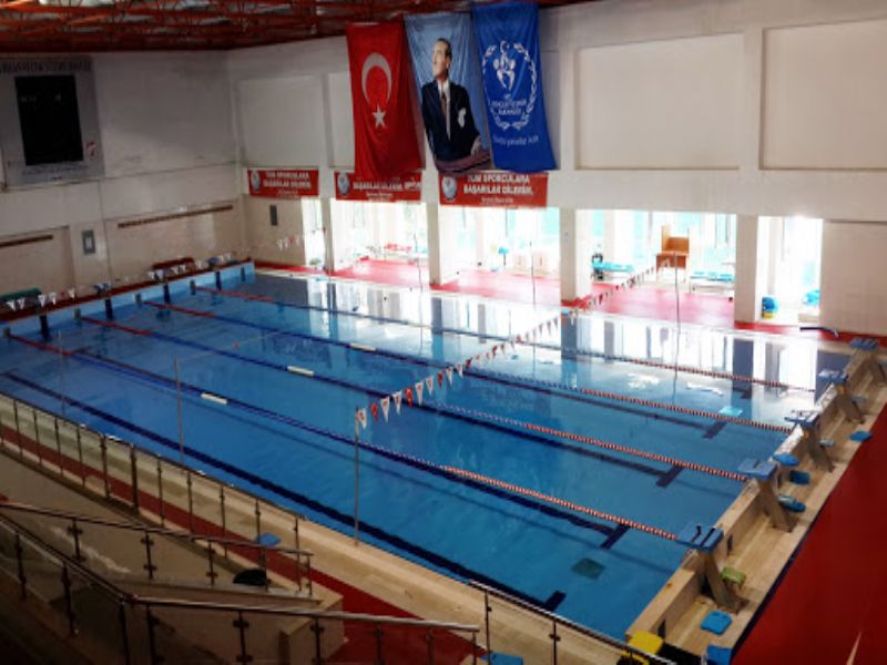 Altunizade Olimpik Havuzu